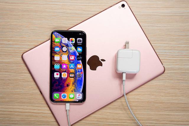 Dùng sạc Macbook cho iPhone được không?