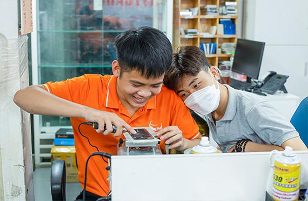 Tuyển dụng học viên sửa điện thoại, Laptop