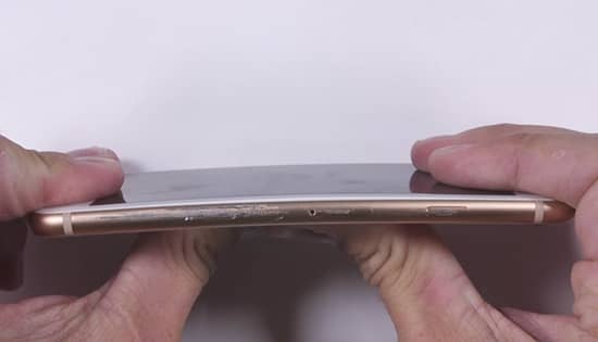 Vỏ iPhone 8 bị cong